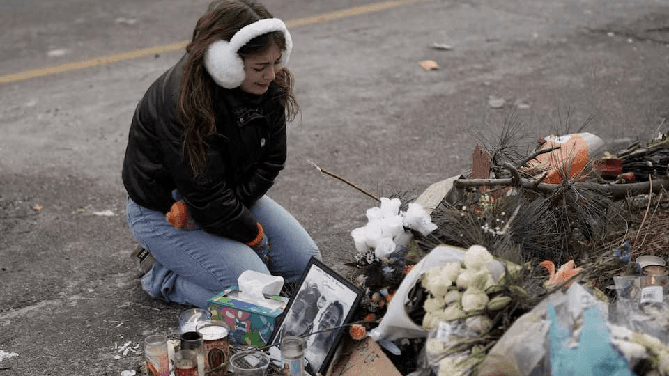 آمریکایی‌ها پس از کشته شدن الکس پرتی در مراسم یادبود او شرکت کردند.