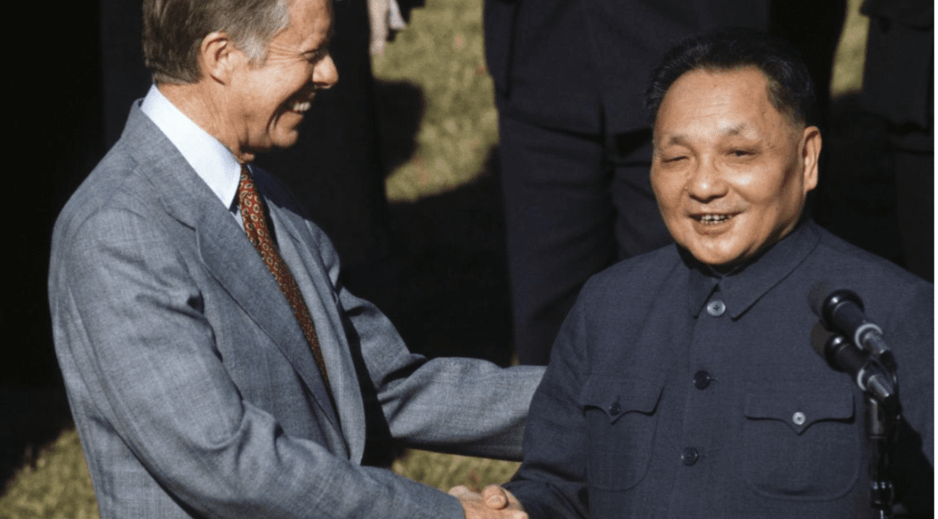 امریکہ چین کی حکمت عملی کی تقلید کرے، بلومبرگ