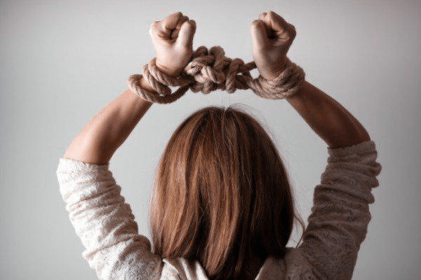 خواتین کی یہ شماریاتی مسکراہٹیں، جھوٹ بولتی ہیں