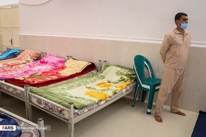 کاروان زیر سایه خورشید در کمپ ترک اعتیاد