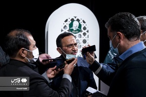  حمید رضا مقدم‌ فر دبیر ستاد دومین سالگرد بزرگداشت شهید حاج قاسم سلیمانی در پایان نشست خبری در جمع خبرنگاران