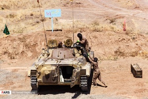 نمایی از مراحل مستند مسابقه رزم آوران که در تیپ مکانیزه امام زمان (عج) نیروی زمینی سپاه در شهرستان شبستر استان آذربایجان‌شرقی برگزار گردیده است.