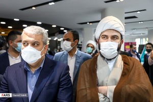 از سمت راست حجت الاسلام محمد قمی  رئیس سازمان تبلیغات اسلامی و سورنا ستاری معاون علمی و فناوری رئیس جمهور در مراسم رونمایی از سبد محصولات زندگی تبیان