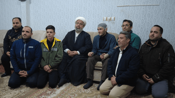 هدیه آیت‌الله علم‌الهدی به پیک‌موتوری مصدوم در اغتشاشات مشهد