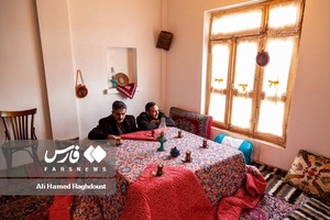 نمایی از درون خانه‌های دهکده تورستی و بوم‌ گردی دند واقع در بخشی از کوه عینالی تبریز
