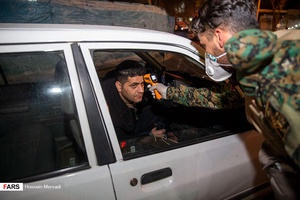 پخش ماسک توسط بسیجیان جنوب شهر تهران