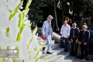 مراسم خاکسپاری فردوس کاویانی