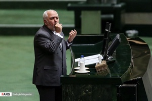 دکتر محمدجواد ظریف وزیر امور خارجه حین سخنرانی در جلسه علنی مجلس /۱۵ تیر ۹۹