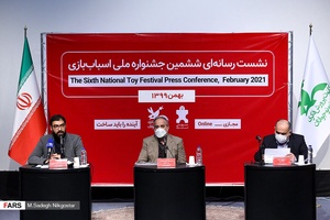 از راست: محسن حموله دبیر جشنواره و محمد رضا کریمی صارمی رئیس جشنواره و حامد رهنما مدیرکل روابط عمومی کانون در نشست خبری ششمین جشنواره ملی اسباب بازی