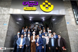 عکس یادگاری موسسه فرهنگی و رسانه‌ای تبیان با حضور حجت الاسلام محمد قمی رئیس سازمان تبلیغات اسلامی