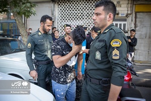گرداندن 4 نفر از اراذل و اوباش خطرناک در محله خیابان مرتضوی تهران توسط ماموران پلیس