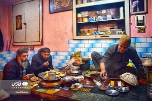 هریسا یک غذای گوشت گوسفندی اصیل و سنتی است که با شروع فصل زمستان در شهر سرینگر کشمیرطبخ می شود