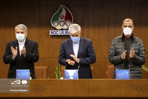 از راست: محمد خسروی‌وفا رییس کمیته ملی پارالمپیک، حمید سجادی وزیر ورزش و جوانان و سید رضا صالحی امیری رئیس کمیته ملی المپیک در چهل و نهمین مجمع عمومی کمیته المپیک