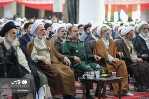 حضور جمعی از حوزوی و فرماندهان نظامی در تجمع طلاب قم علیه اغتشاشگران