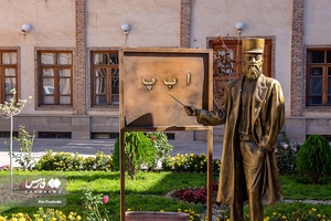 تندیس  میرزا حسن رشدیه