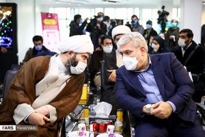 گفت‌وگوی سورنا ستاری معاون علمی و فناوری رئیس جمهور و حجت الاسلام محمد قمی رئیس سازمان تبلیغات اسلامی در  مراسم رونمایی از سبد محصولات زندگی تبیان