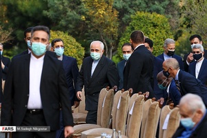 ورود محمدجواد ظریف وزیر امور خارجه به  مراسم «نوروز ۱۴۰۰، نوروز دوستی» 