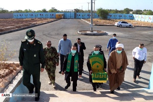 کاروان زیر سایه خورشید در کمپ ترک اعتیاد