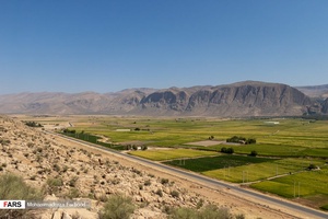 کاشت غرق‌آبی برنج در مجاورت تالاب بختگان و کم‌توجهی مردم به صرفه‌جویی در مصرف  آب، بحران خشکسالی را تشدید کرده است.