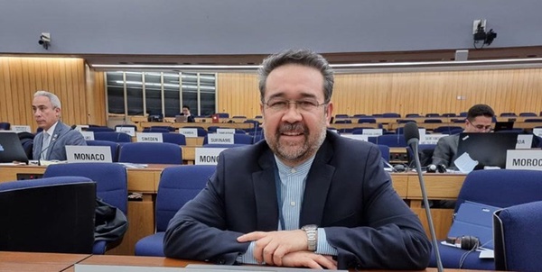 مهدی حسینی متین کاردار ایران در انگلیس