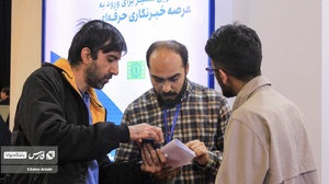 گفت‌وگوی سردبیر باشگاه توانا با اعضای گروه عکس