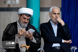 از راست: محسن مهرعلیزاده در نشست فلسطین در سیره نظری و عملی امام (ره)
