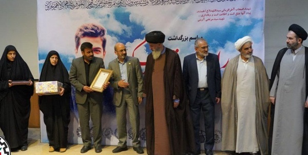 یی