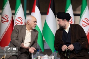 حجت الاسلام سید حسن خمینی تولیت مرقد مطهر امام خمینی (ره) و  محمد جواد ظریف وزیر سابق امور خارجه