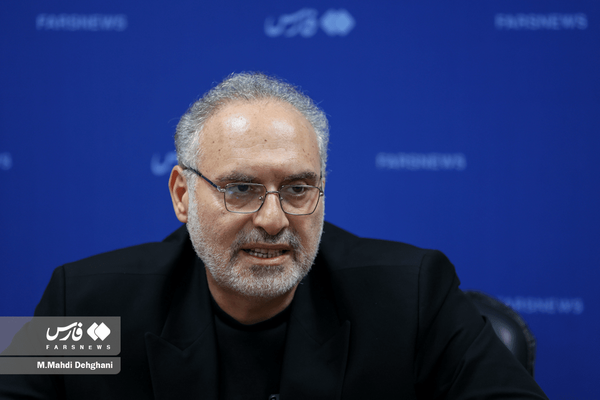 افشین علاء: نتوانستیم باری از دوش رهبر شهید برداریم