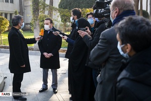 محمود واعظی رئیس دفتر رئیس جمهور در حاشیه جلسه هیأت وزیران / 17 دی ۹۹