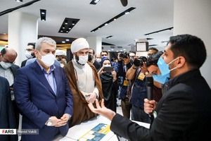 سورنا ستاری معاون علمی و فناوری رئیس جمهور و حجت الاسلام محمد قمی رئیس سازمان تبلیغات اسلامی در مراسم رونمایی از سبد محصولات زندگی تبیان