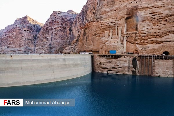 تا آخر مهرماه حدود ۶۰۰ میلیون مترمکعب ذخیره آب موجود داریم که آن هم با احتساب آورد احتمالی ۲۵۰ میلیون مترمکعبی است
