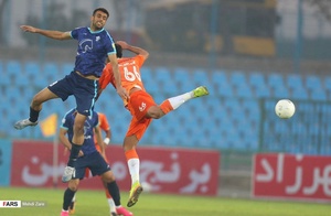 گزارش تصویری از دیدار تیم‌های پیکان و سایپا 