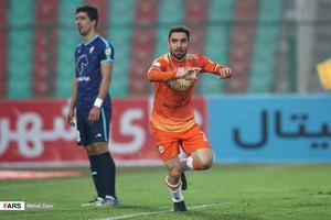 گزارش تصویری از دیدار تیم‌های پیکان و سایپا 