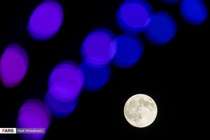 پدیده اَبَرماه "ماه صورتی" در آسمان تهران