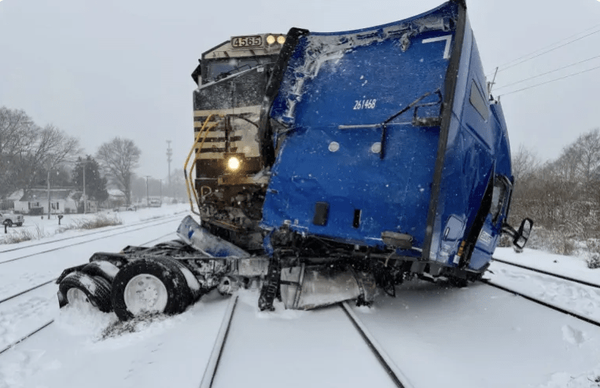 بمب جوی، ۴۵۰۰ پرواز آمریکا را لغو کرد