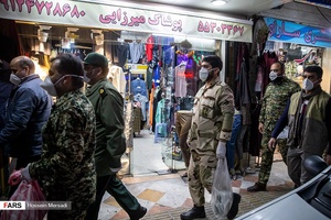 پخش ماسک توسط بسیجیان جنوب شهر تهران
