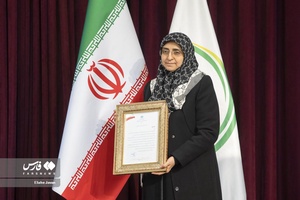 دختر مرحوم عباس شیبانی در همایش خدمات ماندگار در نظام سلامت