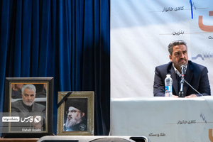 «رسول بخشی» نماینده مردم اصفهان در مجلس شورای اسلامی، برای حاضرین در همایش «سفره ملت» سخنرانی می‌کند.