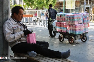 حمل کالا توسط گاری‌چی‌های بازار تهران