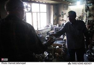 کارگاه تعمیر سماور در میدان بهارستان