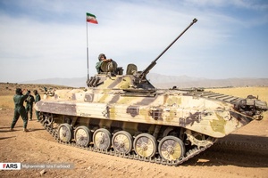 شرکت کنندگان در این مسابقه با استفاده از نفربر، در مراحل مختلف مسابقه که شامل عملیات مارپیچ و عبور از مین، تیراندازی با تیر بار، کلاشینکف، آرپی چی و خمپاره، شرکت کردند.