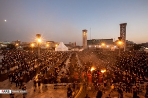 مراسم خیمه سوزان غروب عاشورا در میدان امام حسین(ع)