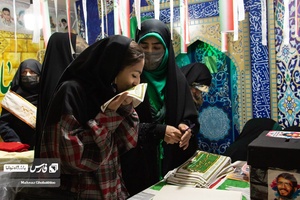 حضور دختران جوان  در موکب دختران انقلا ب به یاد شهید علی خلیلی 