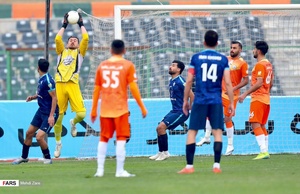 گزارش تصویری از دیدار تیم‌های پیکان و سایپا 