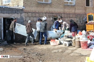 تلاش مردم و نیروهای جهادی برای بازسازی مناطق زلزله زده خوی