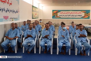 کاروان زیر سایه خورشید در کمپ ترک اعتیاد