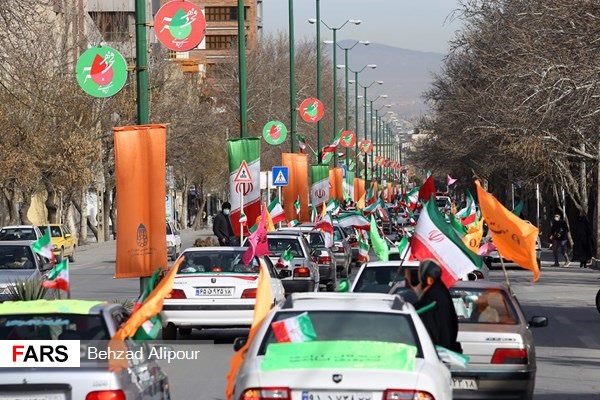 رژه خودرویی همدان در سالگرد پیروزی انقلاب اسلامی