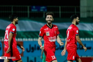 دیدار تیم‌های فوتبال پرسپولیس و ماشین سازی تبریز در هفته بیست و هشتم رقابت‌های لیگ برتر در ورزشگاه شهید قاسم سلیمانی تبریز