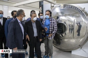 بازدید علیرضا رزم‌حسینی وزیر صنعت‌معدن و تجارت از شرکت دانش‌بنیان داروگستر ساوا شفاژن